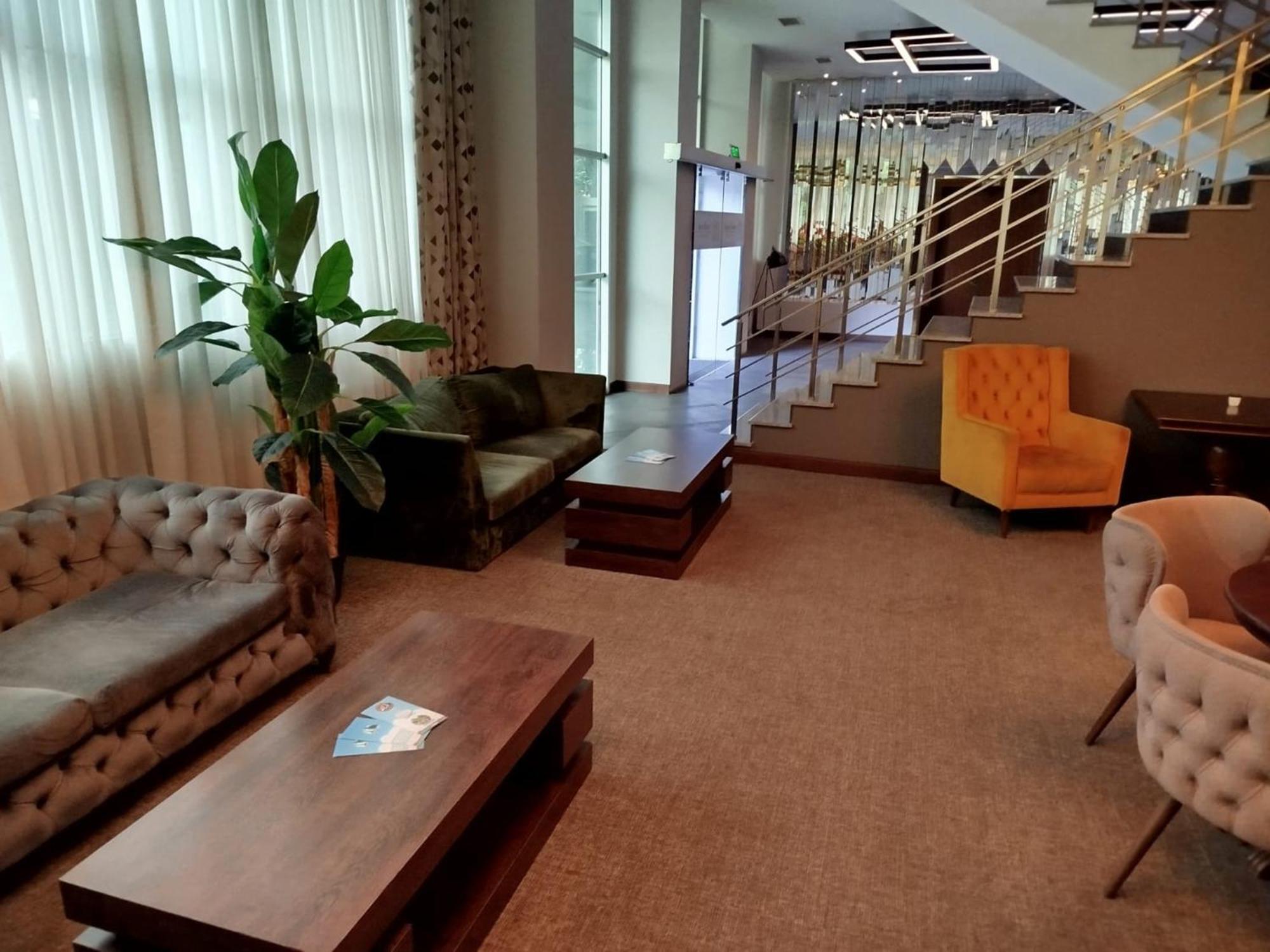 Green Tower Hotel Tbilisi Esterno foto