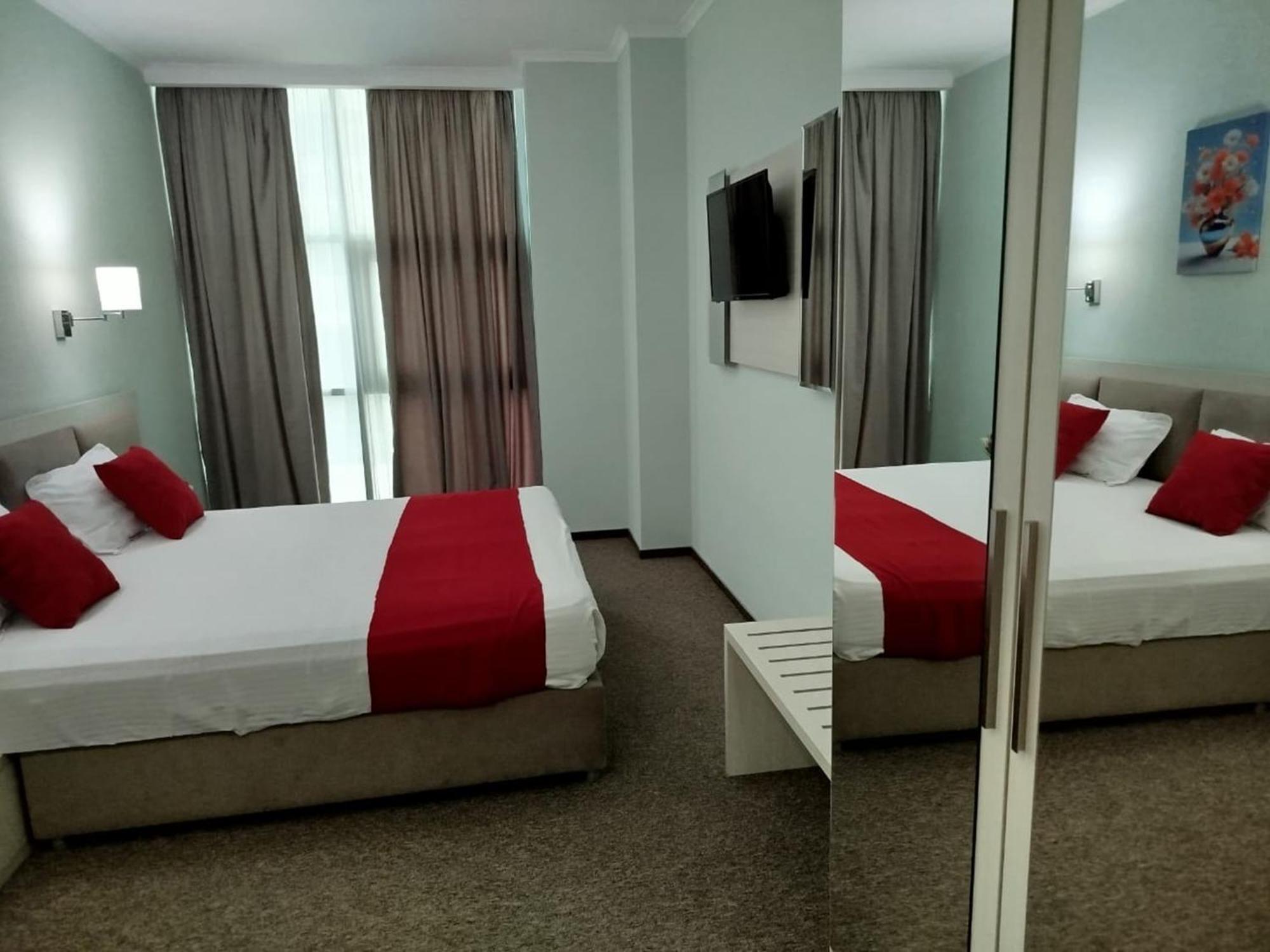 Green Tower Hotel Tbilisi Esterno foto